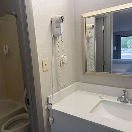 Days Inn By Wyndham Lake City I-10-3