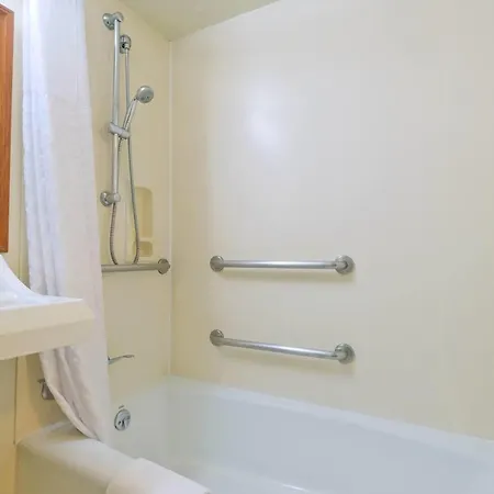 Ramada Plaza By Wyndham Waikiki-3
