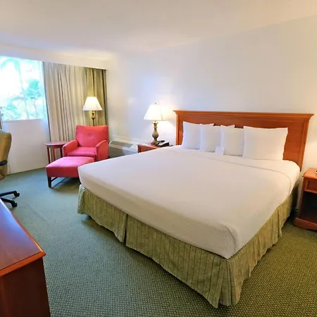 Ramada Plaza By Wyndham Waikiki-2