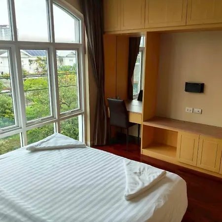Greenview Ekkamai10 Suite-3