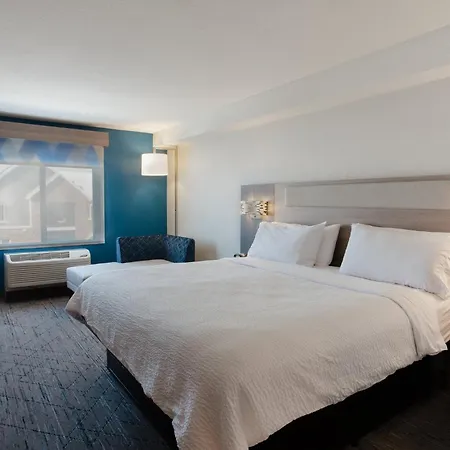Holiday Inn Express & Suites Logan By Ihg-2