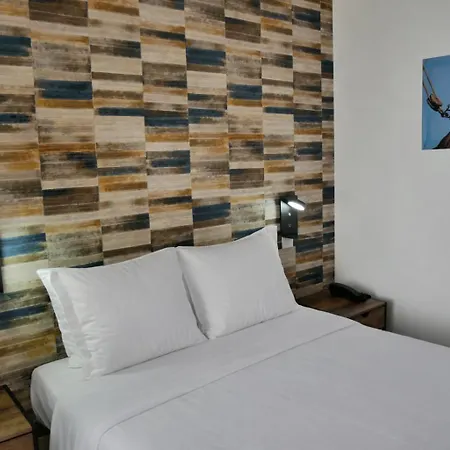 Hotel La Porte Saint Pierre-Logis Hotel Intra Muros Renove En 2026-2