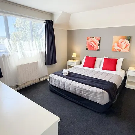 Champers Motor Inn-3