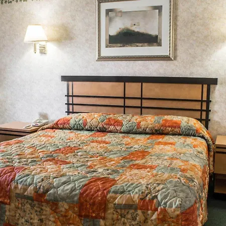 Econo Lodge Inn & Suites Colonie Center Mall-3