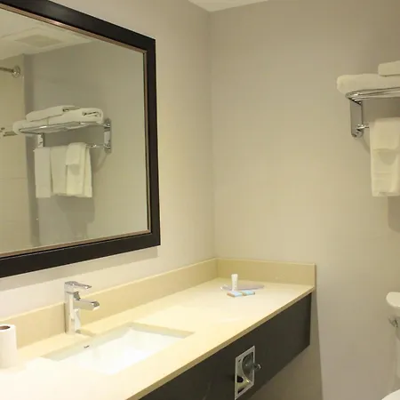 Travelodge By Wyndham Cambridge - Waterloo-3