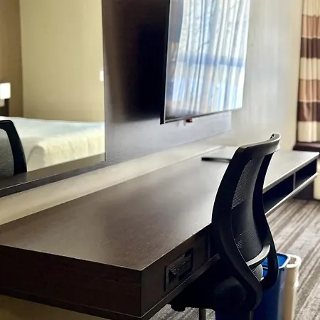 Microtel Inn & Suites By Wyndham Whitecourt-3