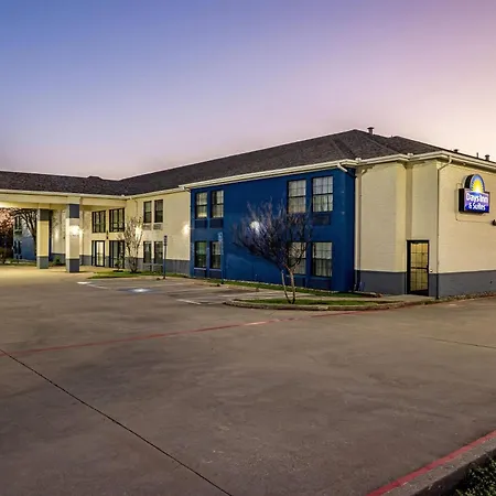Days Inn By Wyndham Dallas Plano-3