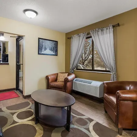 Econo Lodge Inn & Suites Yankton-3
