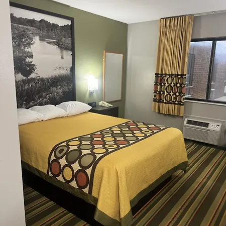 Super 8 By Wyndham Chanute-2