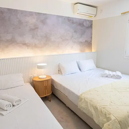 Lux Hotel 5 Mins Walk From Port Of Piraeus And Metro Station-3