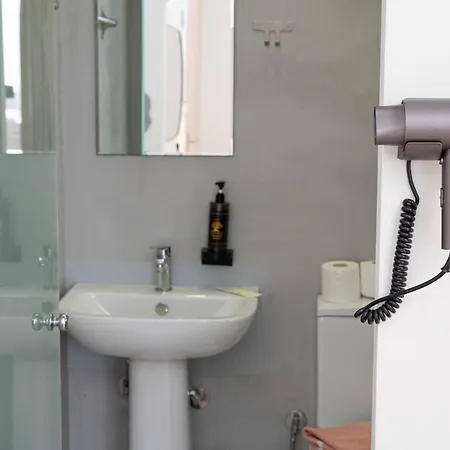 Lux Hotel 5 Mins Walk From Port Of Piraeus And Metro Station-3