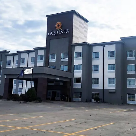 La Quinta Inn & Suites By Wyndham Minot-3