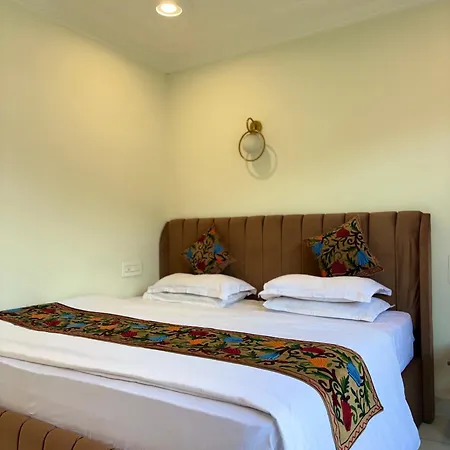 Hotel Crescent-2