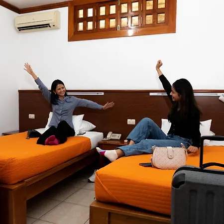 Hostal Macaw-3