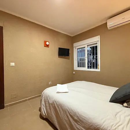 Hostal Apartamentos Playa del Palo-3
