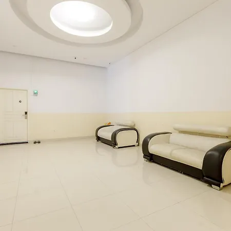 Reddoorz Plus Near Thamrin Plaza Medan-2