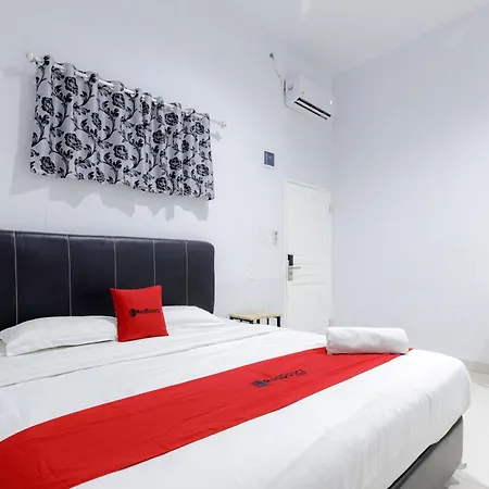 Reddoorz Plus Near Thamrin Plaza Medan-3