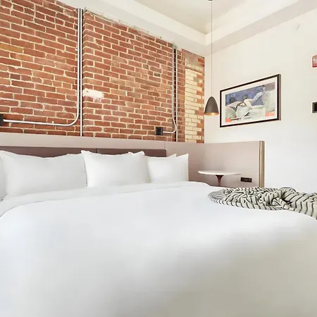 Lark Hotels 907 Main-3
