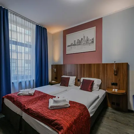 Ramada By Wyndham Frankfurt Central Station-3