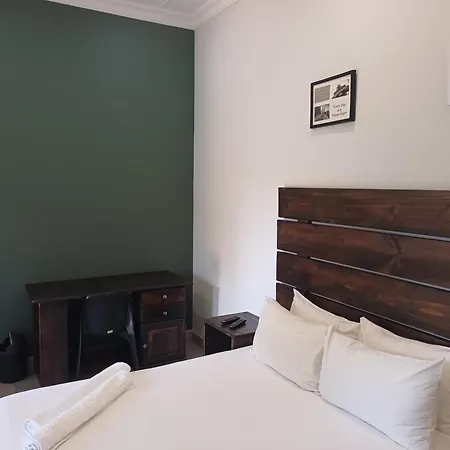 Triple9 Hatfield Guesthouse-2