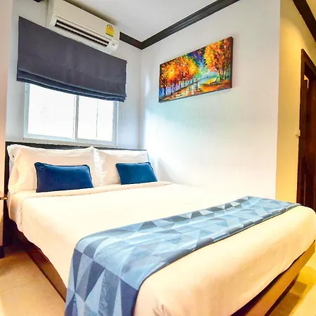 Hallo Patong Hotel - Rooftop Pool - Stunning Mountain Views & Otop Market-3