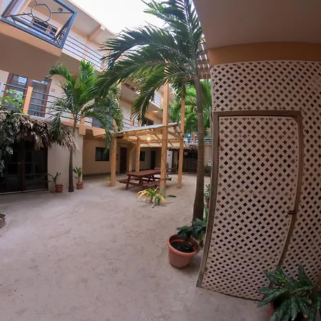 Beach Club Budget Rooms At Popeyes Caye Caulker-2