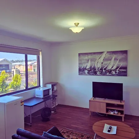 Dalyellup Guest House- Walk To Shops, Near Beach & Bunbury-3