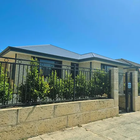 Dalyellup Guest House- Walk To Shops, Near Beach & Bunbury-2