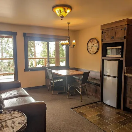 Cedar Glen Lodge-3