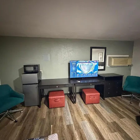 Budget Inn Ada-2