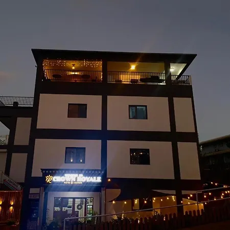 Crown Royale Hotel & Lounge-3