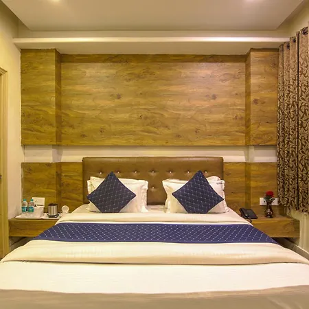 Hotel Klick International 2 Min Walk From New Delhi Metro Station-3