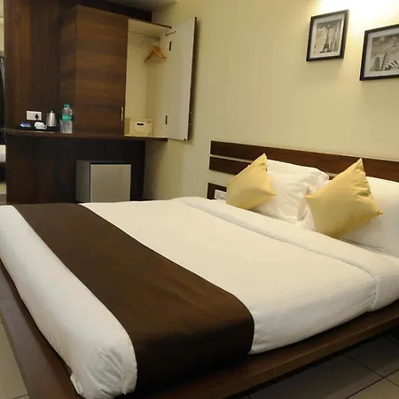 Hotel 3 Leaves Kolhapur-3