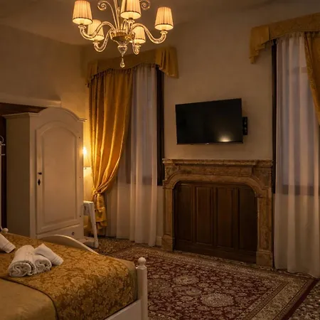 Palazzo Titti Rialto Suites-2
