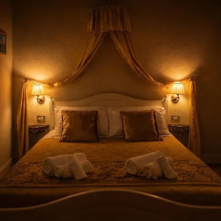 Palazzo Titti Rialto Suites-3