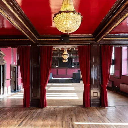 The Red Lion Hotel-2