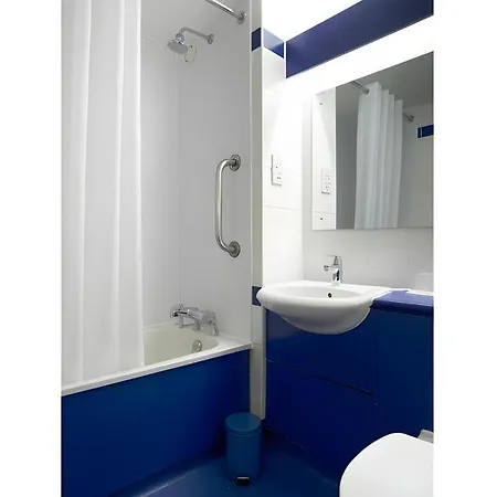 Travelodge Birmingham Central-2