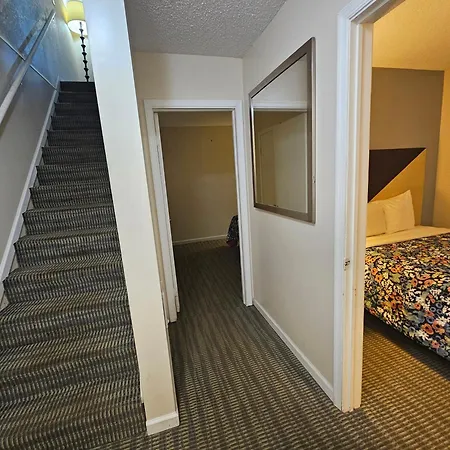 Merrimac Inn And Suite-2