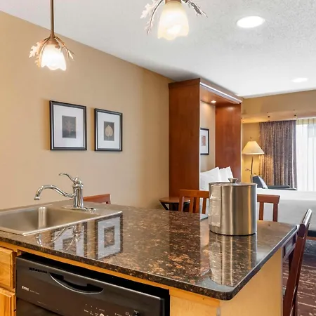 Best Western Premier The Lodge On Lake Detroit-2