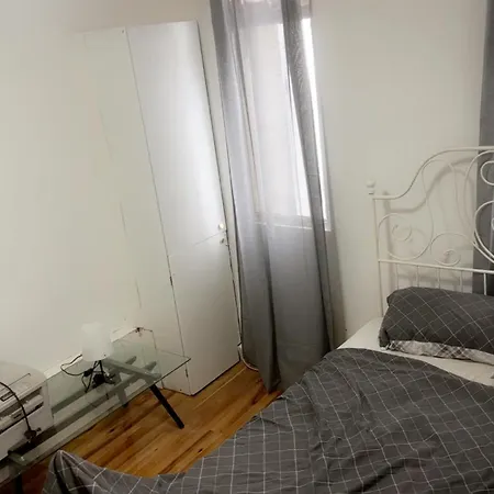 Double Room East London 15 Min To Central London It'S Opposite Seven Kings Station With Elizbeth Line-3