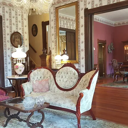 The Queen Anne Bed & Breakfast-3