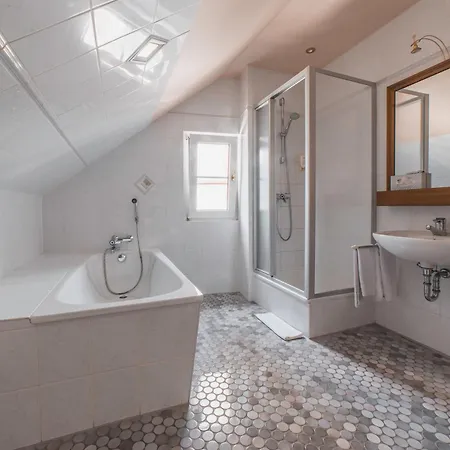AKZENT Hotel Berg's Alte Bauernschänke- Wellness und Wein-3