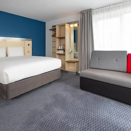 Holiday Inn Express Swindon City Centre By Ihg-2