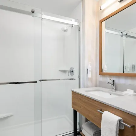 Hampton Inn & Suites Ontario-2