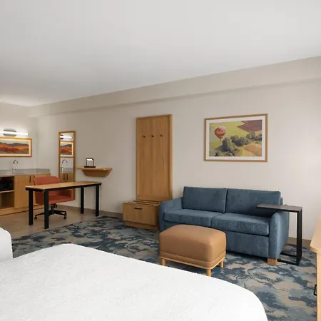 Hampton Inn & Suites Ontario-3