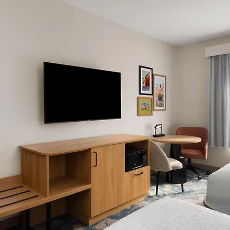 Hampton Inn & Suites Ontario-3