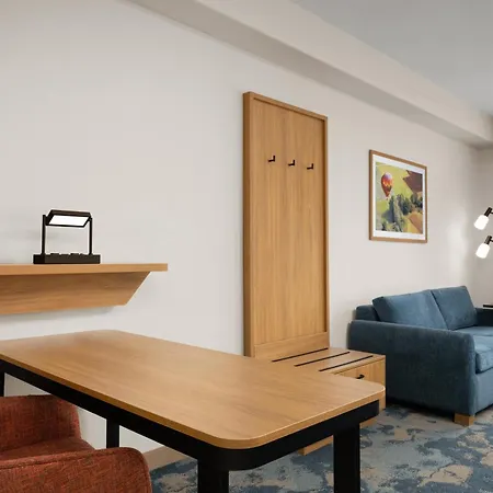 Hampton Inn&Suites Ontario-3