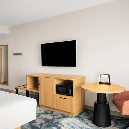 Hampton Inn & Suites Ontario-2