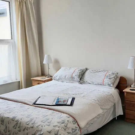 Trelawney Guest House Room Only-3