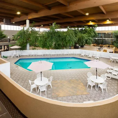 Wyndham Garden Detroit Metro Airport-3